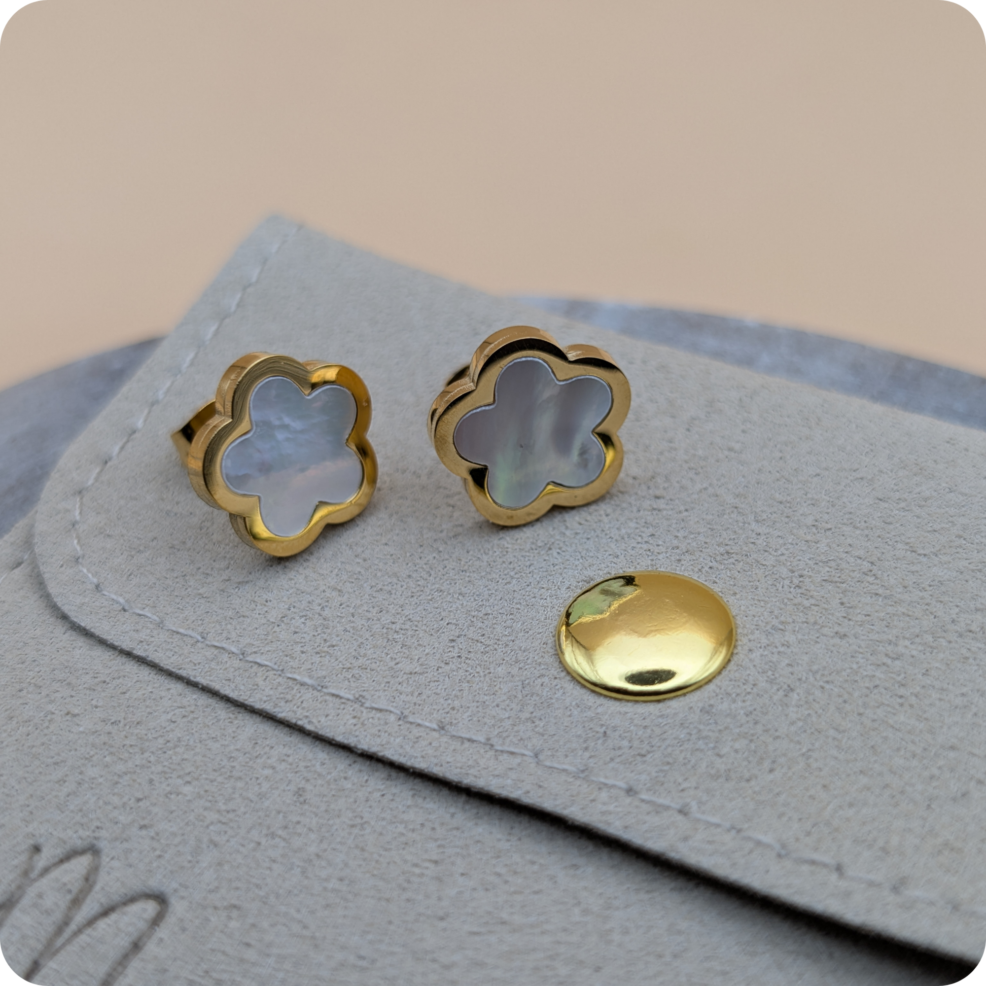 Boucles d'oreilles en nacre plaquées or 14 carats
