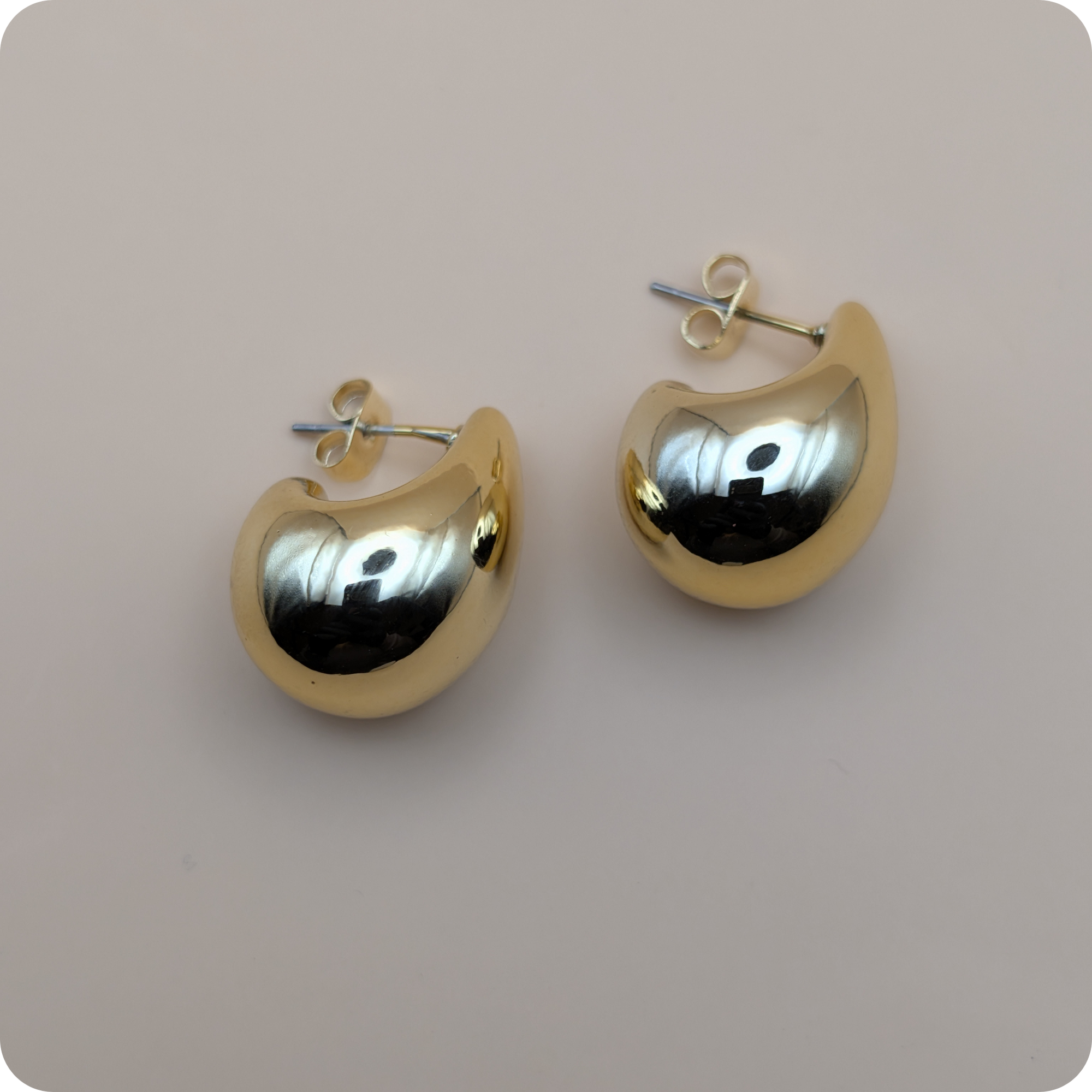Petites boucles d'oreilles pendantes plaquées or 14 carats