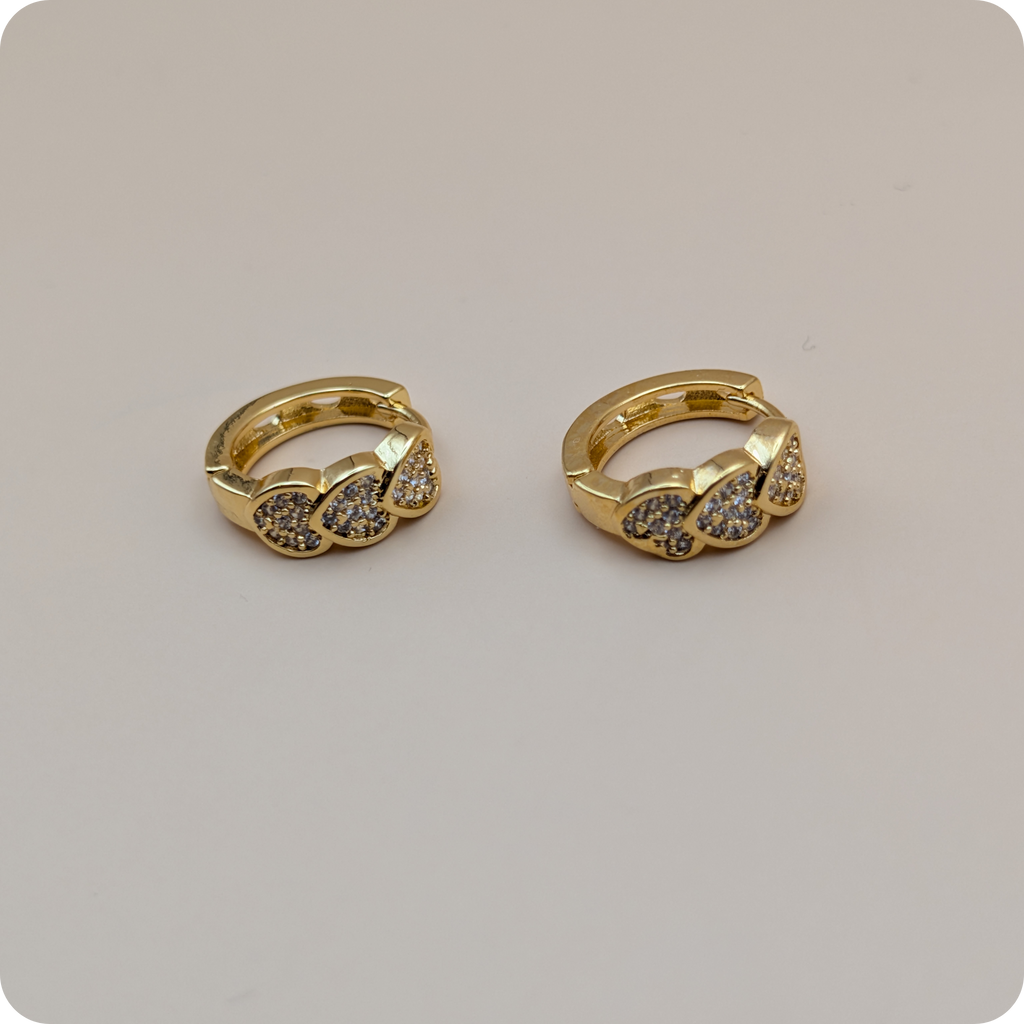 Boucles d'oreilles triple cœur plaquées or 14 carats