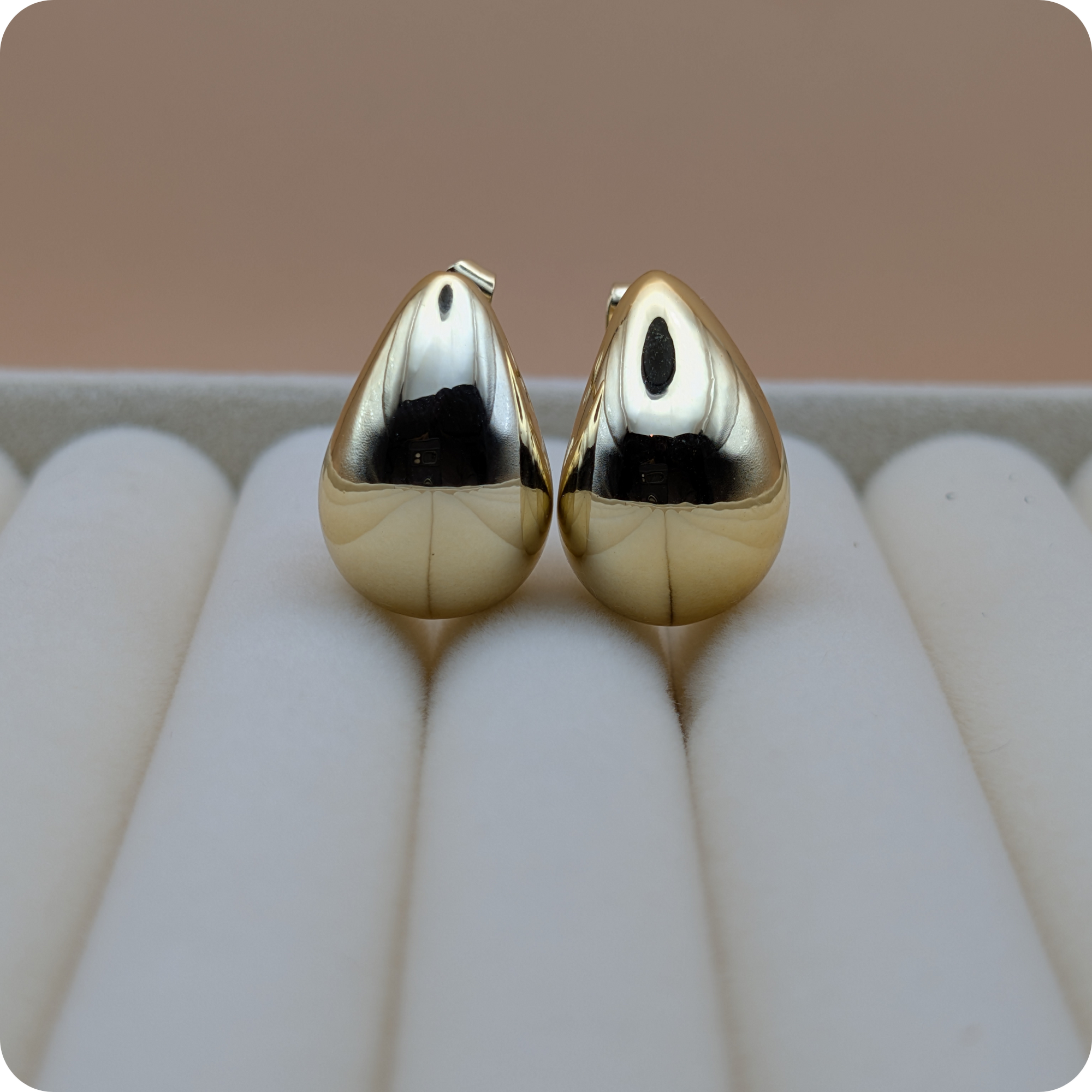 Petites boucles d'oreilles pendantes plaquées or 14 carats