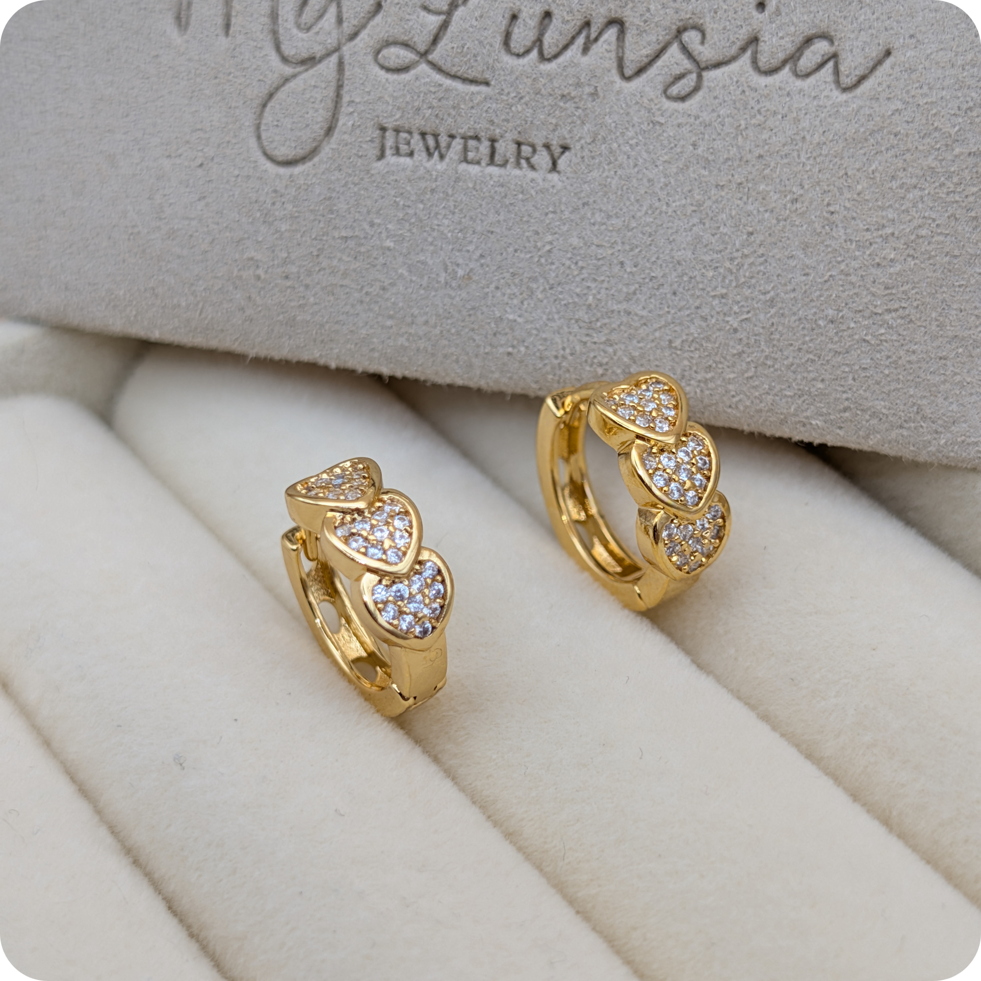 Boucles d'oreilles triple cœur plaquées or 14 carats