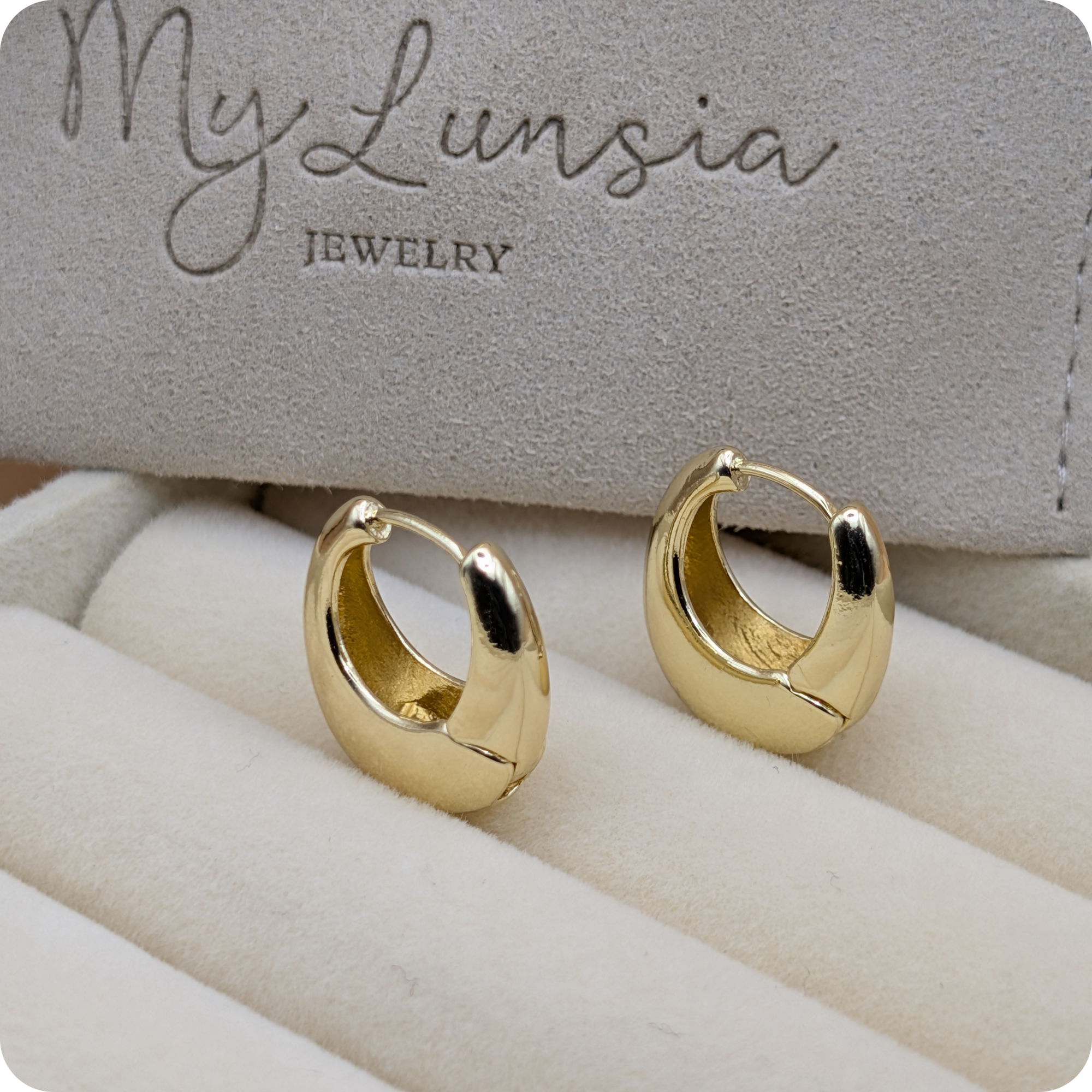 Petites boucles d'oreilles ovales plaquées or 14 carats