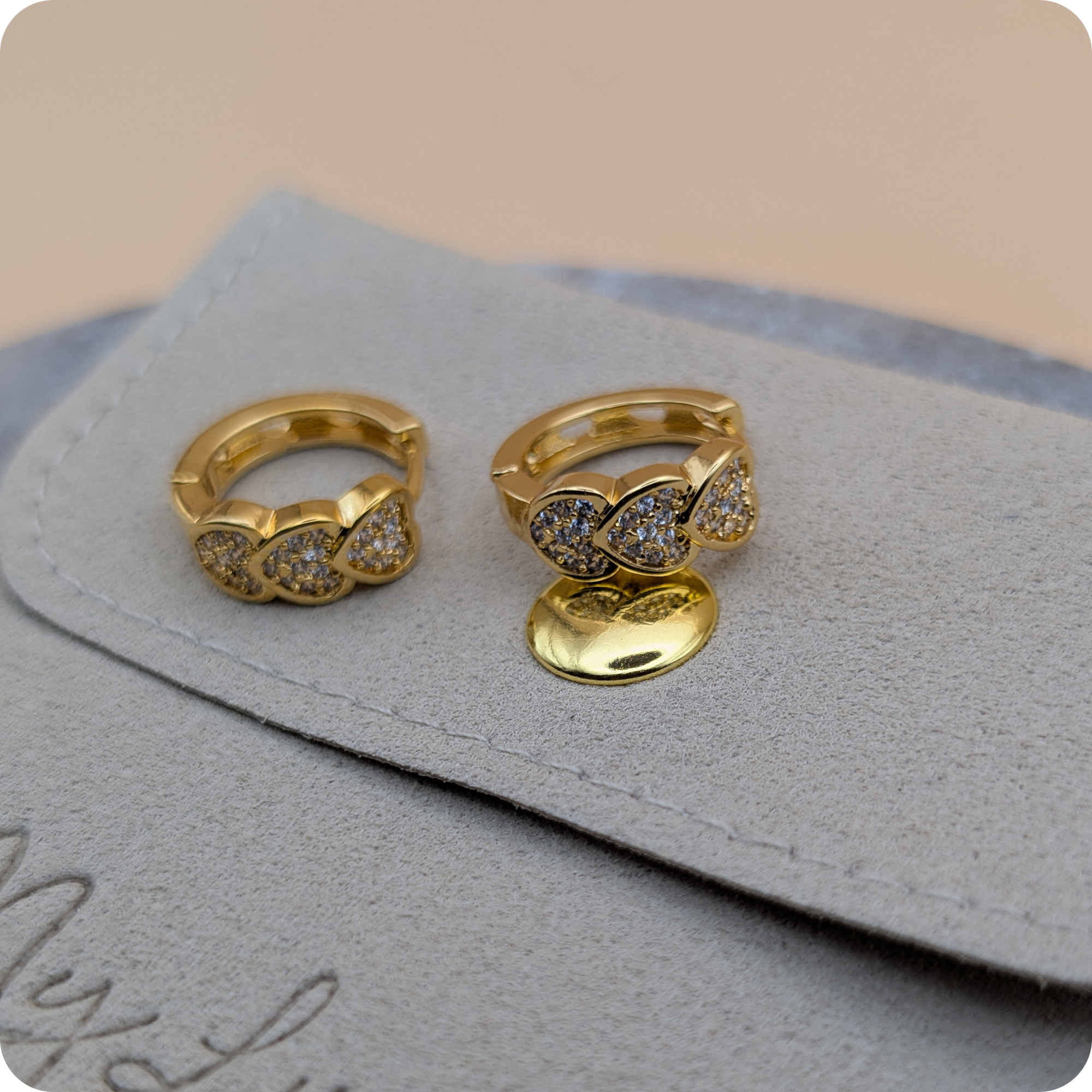 Boucles d'oreilles triple cœur plaquées or 14 carats