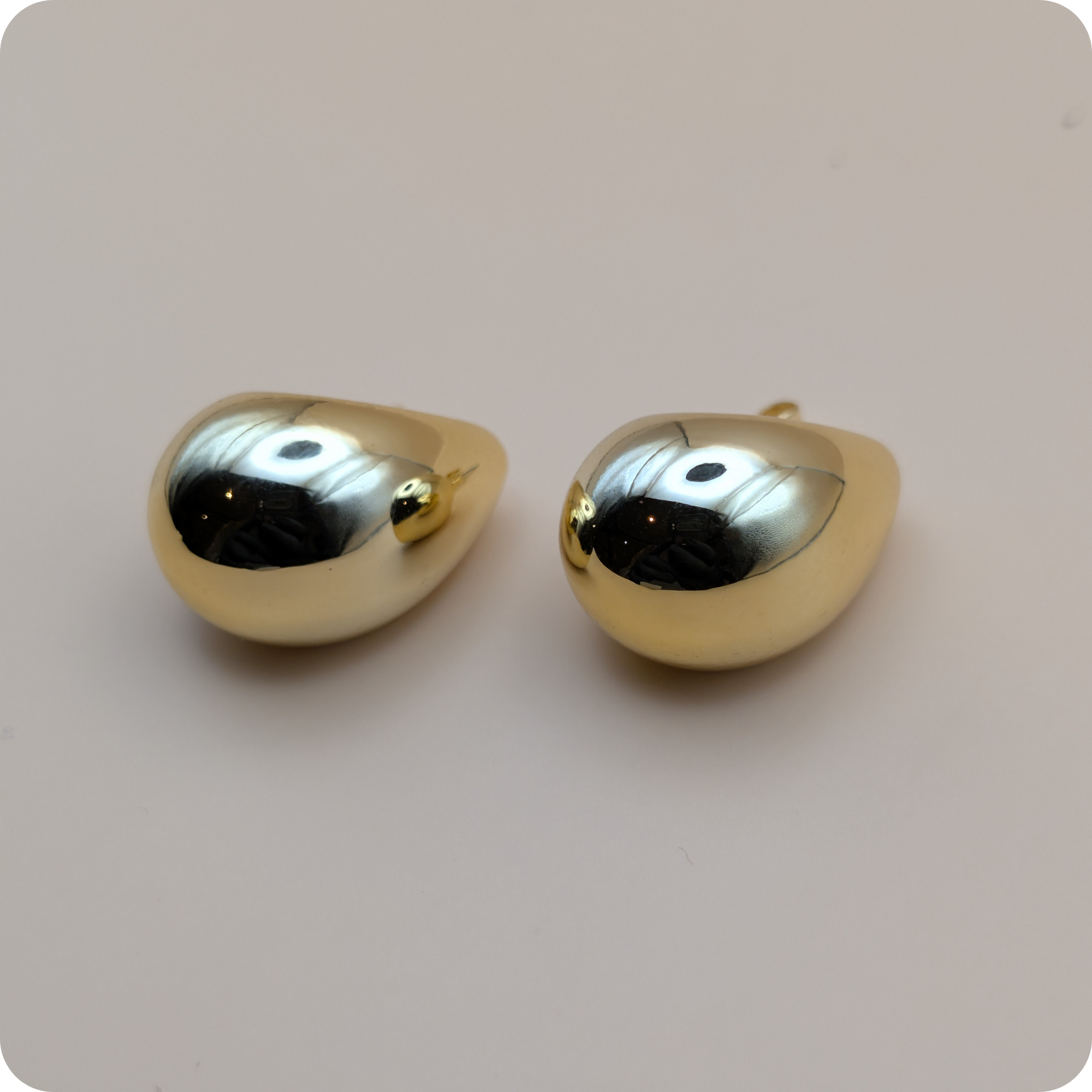 Petites boucles d'oreilles pendantes plaquées or 14 carats