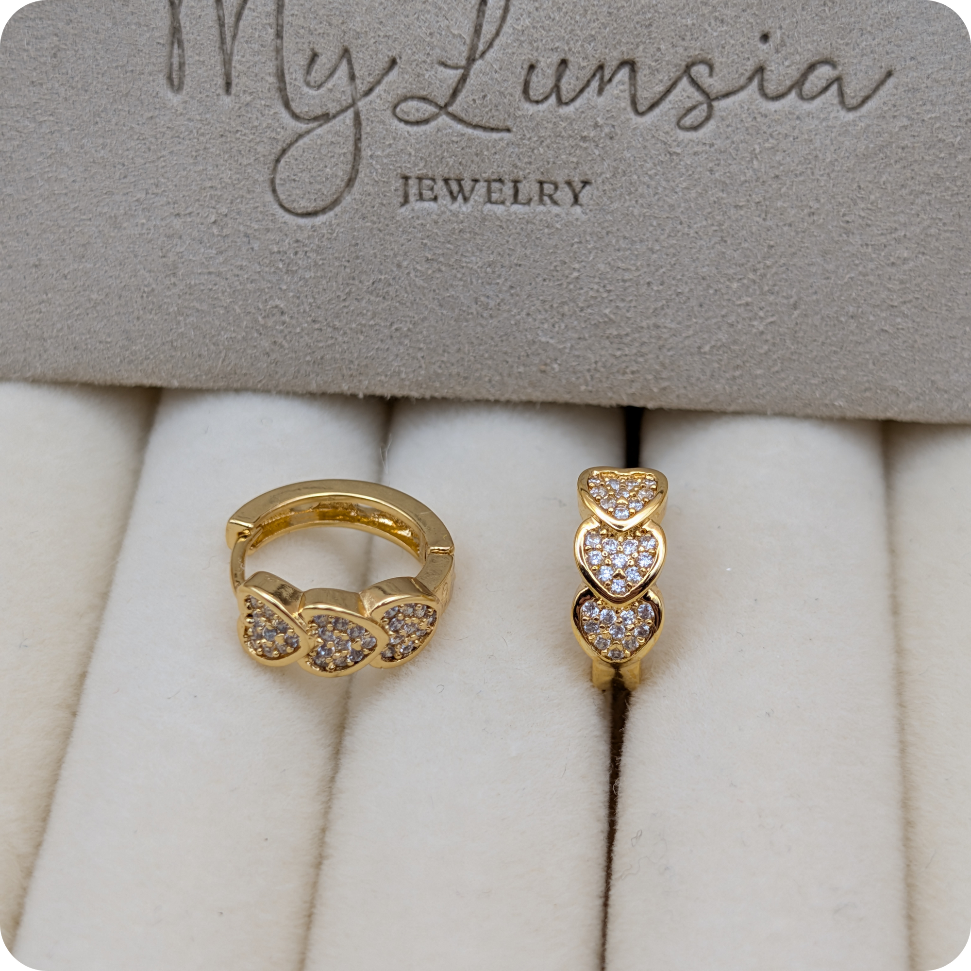 Boucles d'oreilles triple cœur plaquées or 14 carats