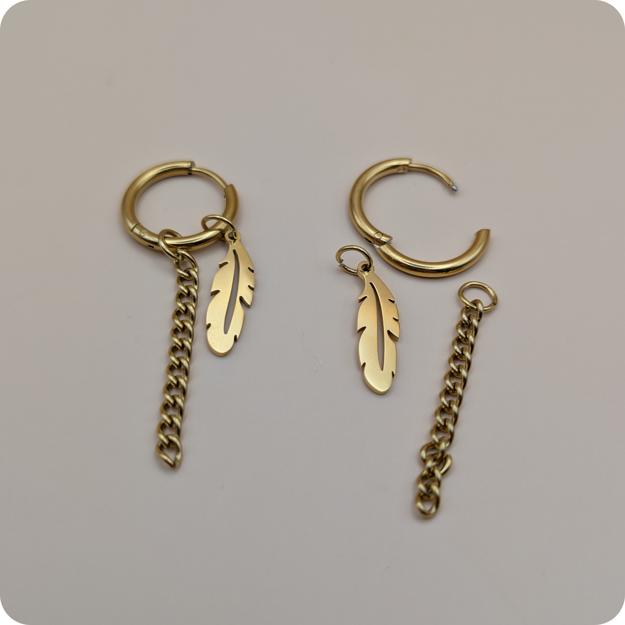 Boucles d'oreilles plumes plaquées or 14 carats