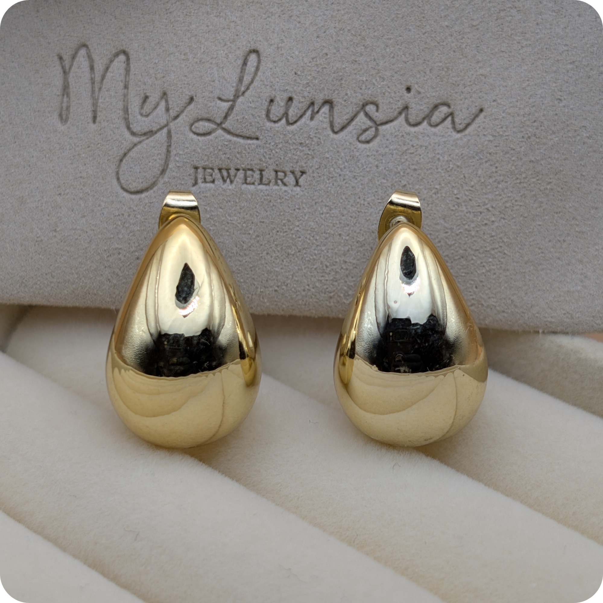 Petites boucles d'oreilles pendantes plaquées or 14 carats