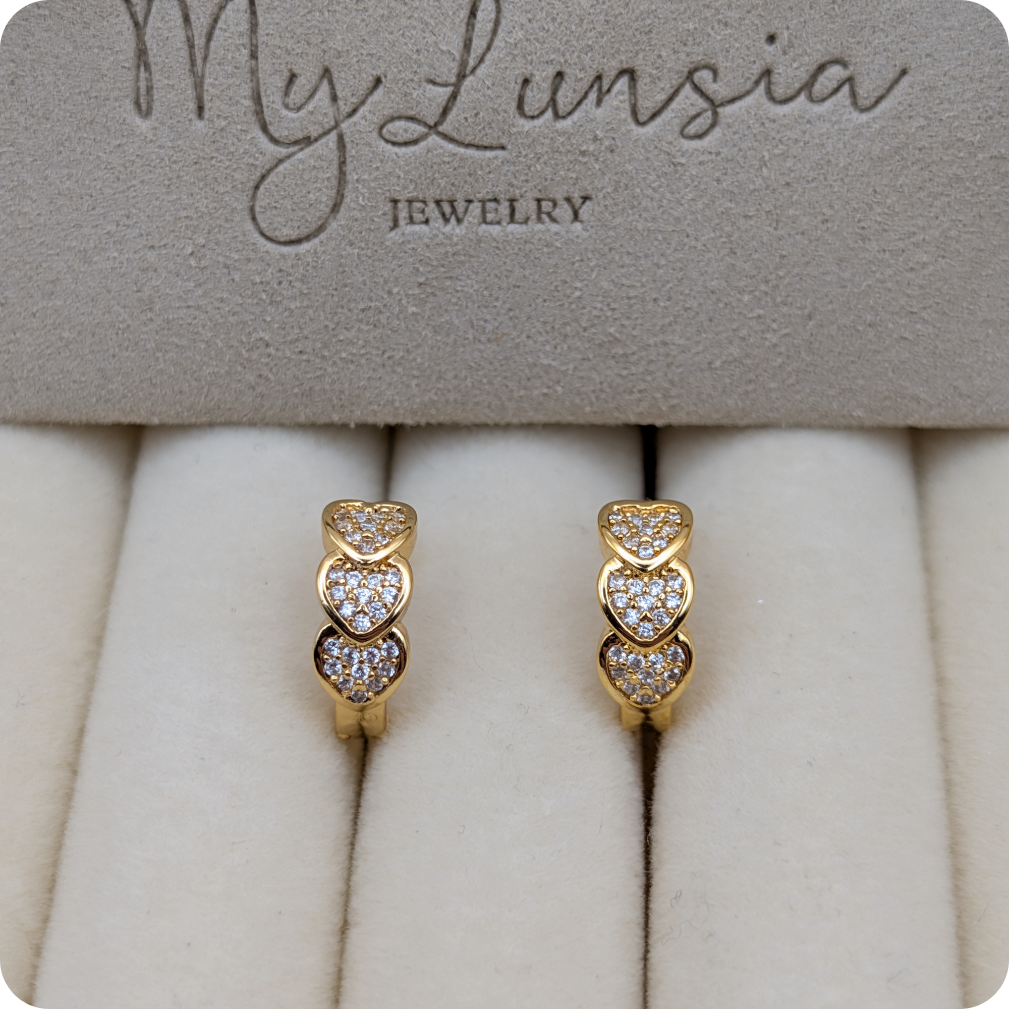 Boucles d'oreilles triple cœur plaquées or 14 carats