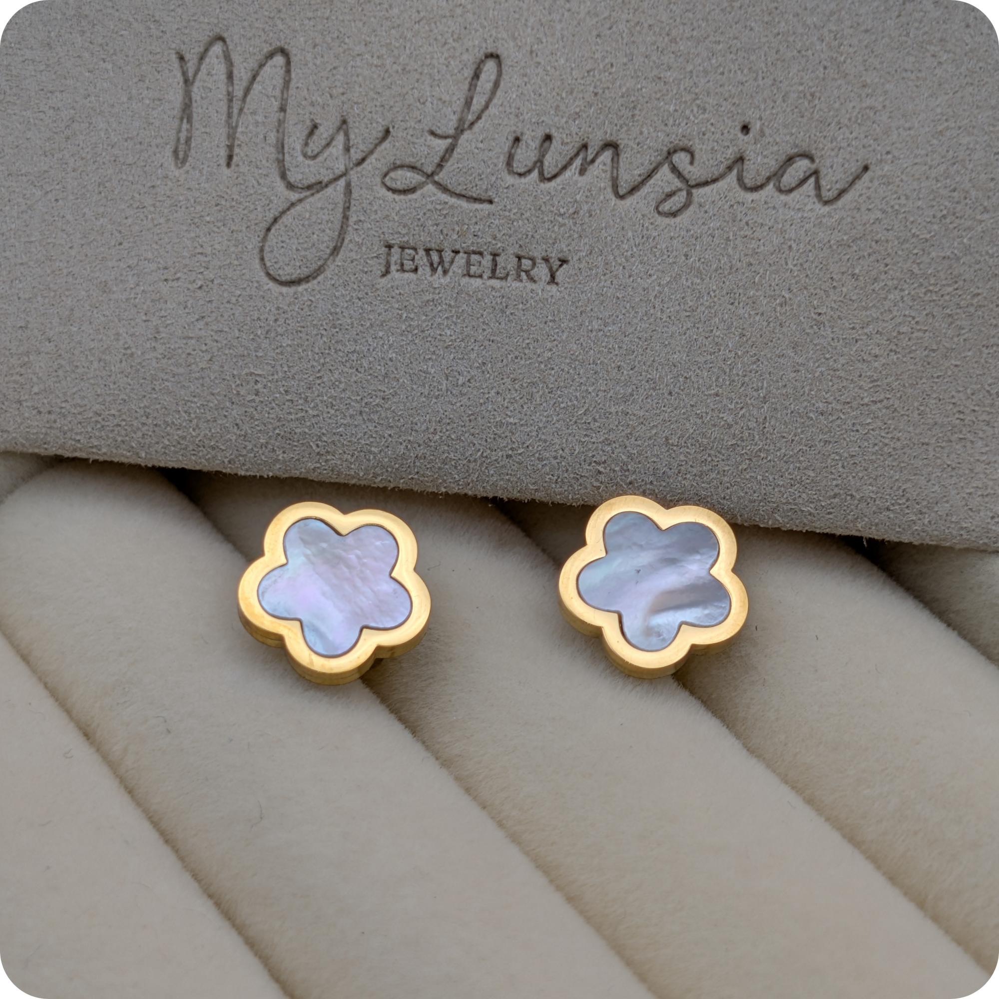 Boucles d'oreilles en nacre plaquées or 14 carats