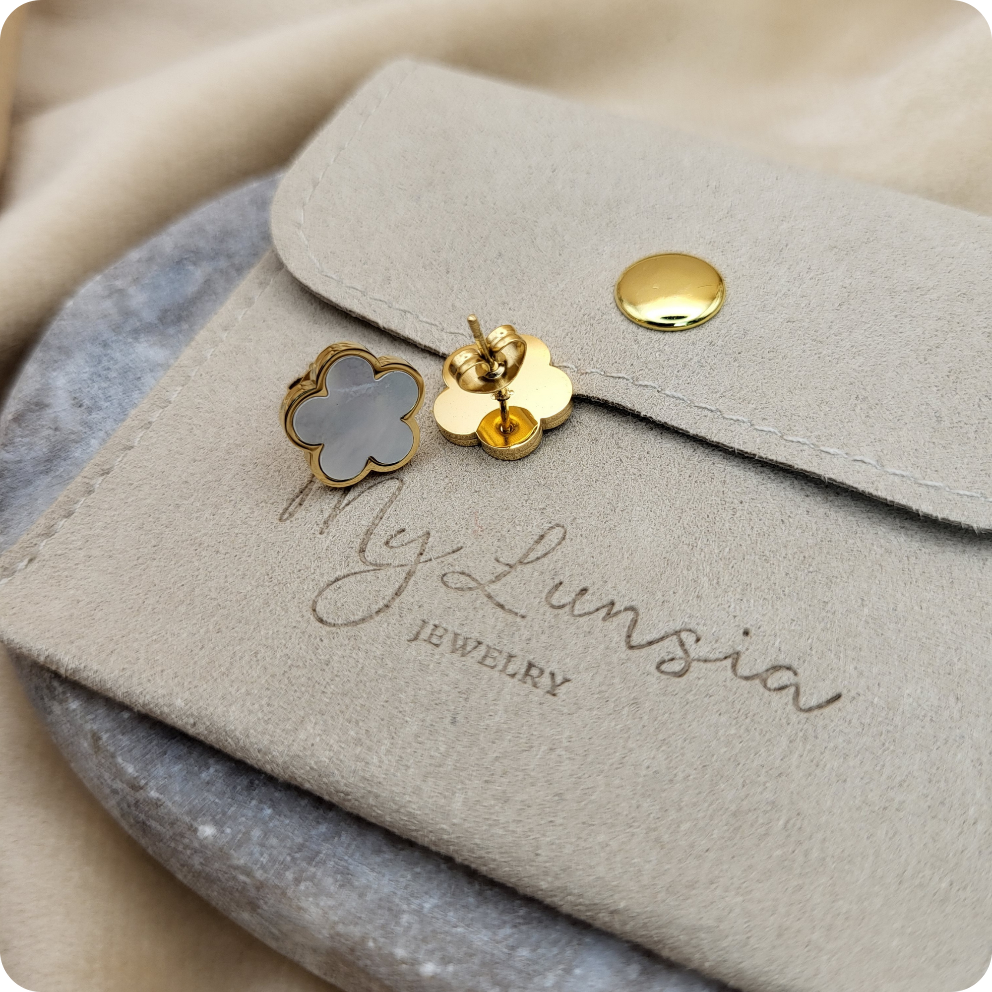 Boucles d'oreilles en nacre plaquées or 14 carats