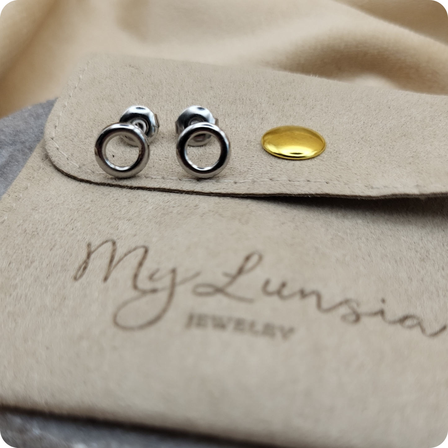 Silver plated circle stud earrings