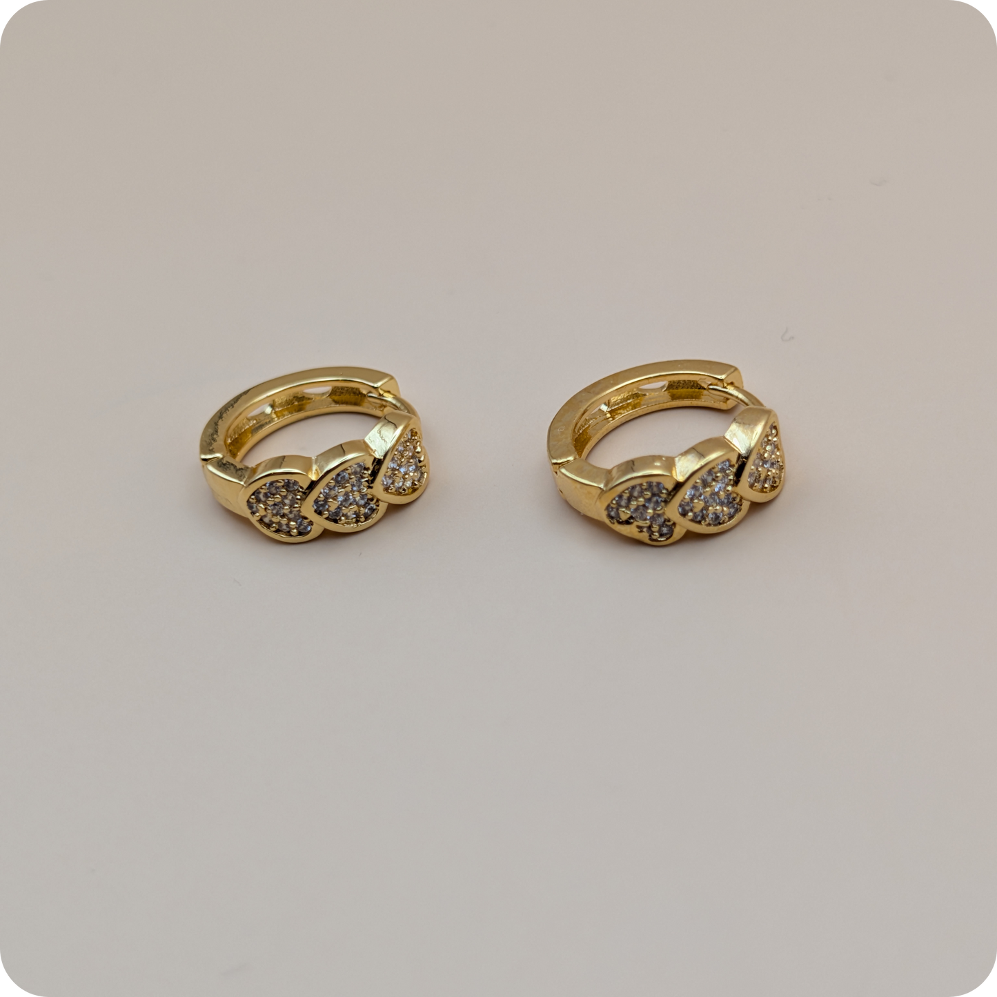 14k Gold plated triple heart oorbellen
